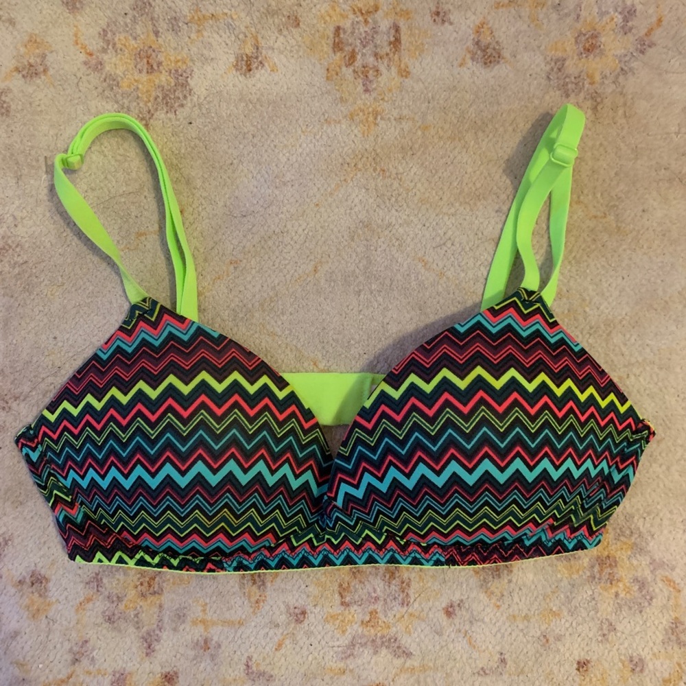 NEVER WORN multicolored PINK wireless t-shirt bra